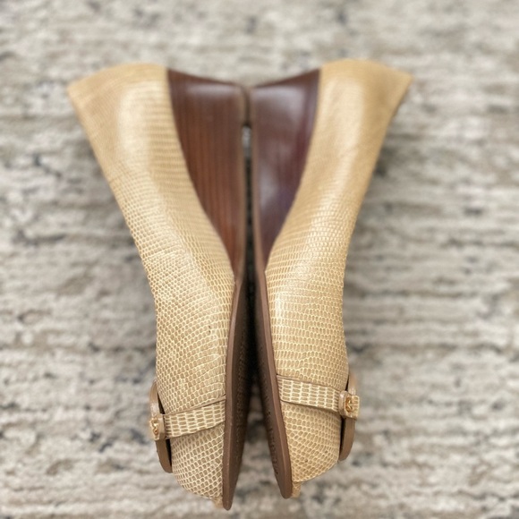 Tory Burch Sally Snake Print Wedge Heels Size 8 Womens Beige Worn Once - Picture 9 of 10